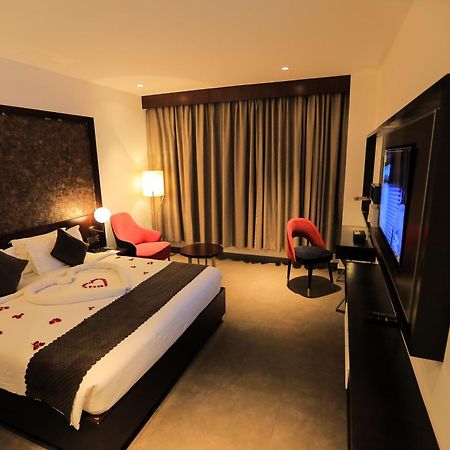 Saugandhika West Gate Hotel วายานาด ภายนอก รูปภาพ