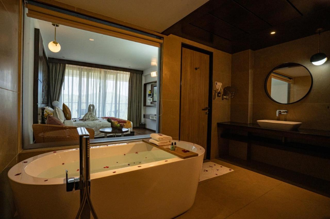 Saugandhika West Gate Hotel วายานาด ภายนอก รูปภาพ