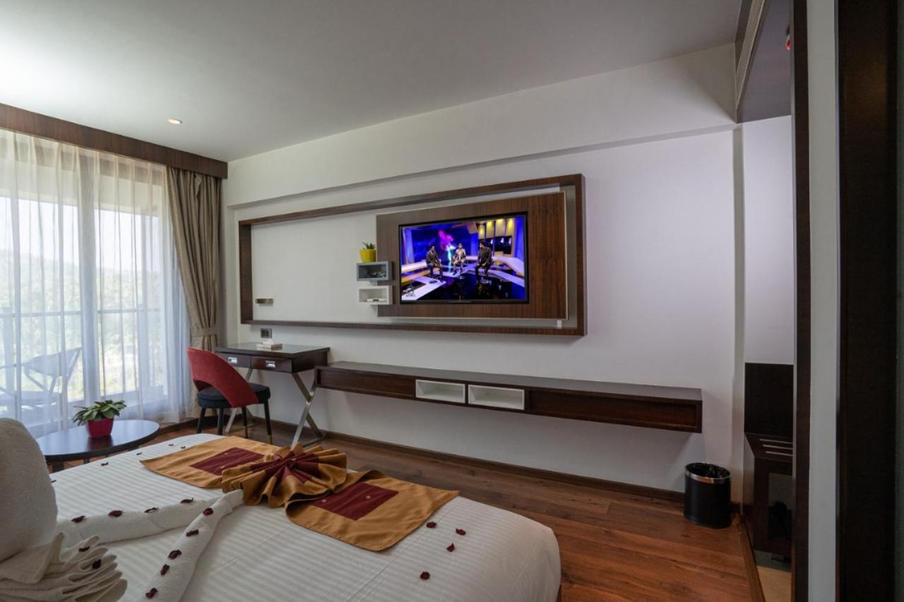 Saugandhika West Gate Hotel วายานาด ภายนอก รูปภาพ