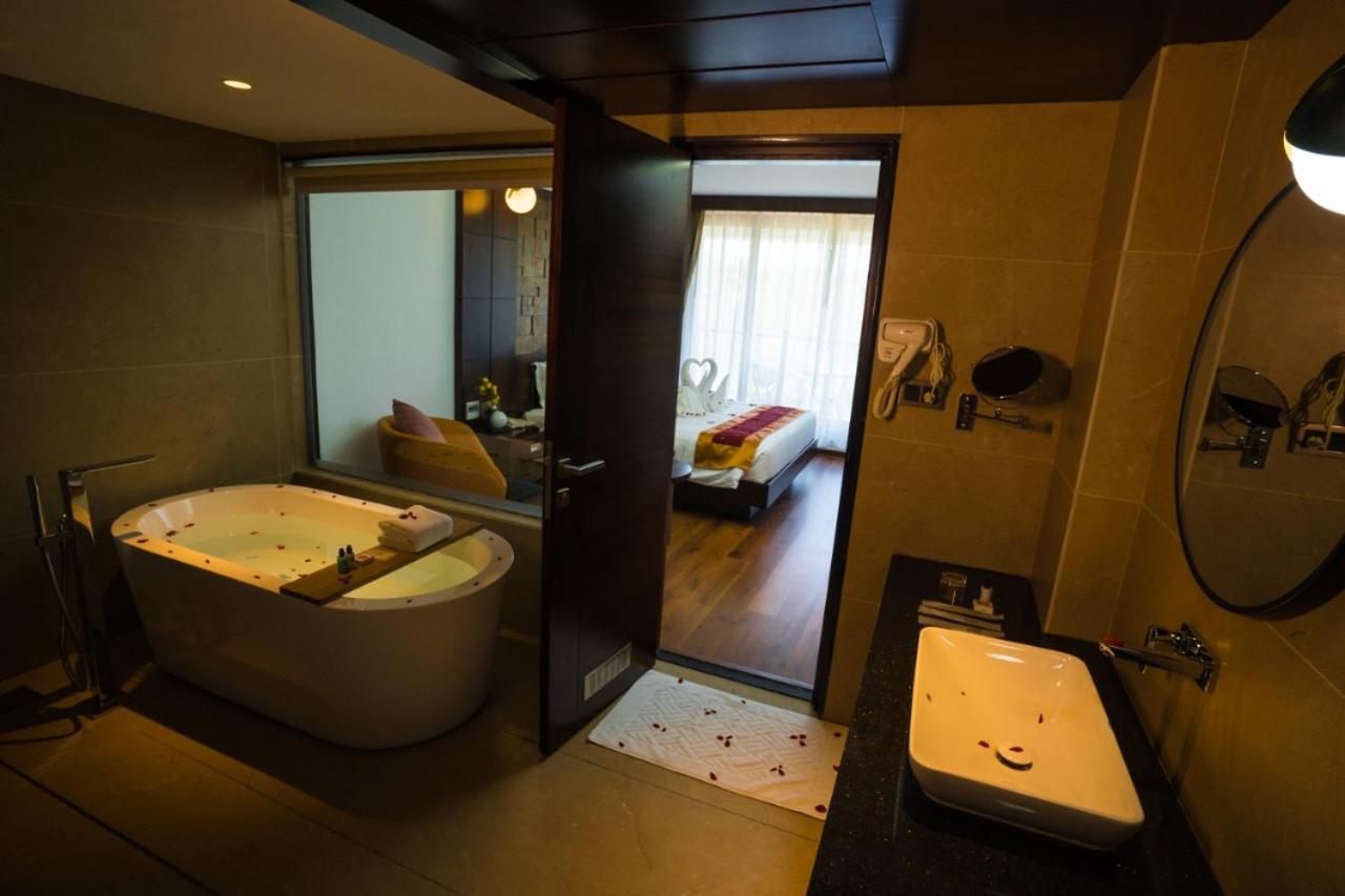 Saugandhika West Gate Hotel วายานาด ภายนอก รูปภาพ
