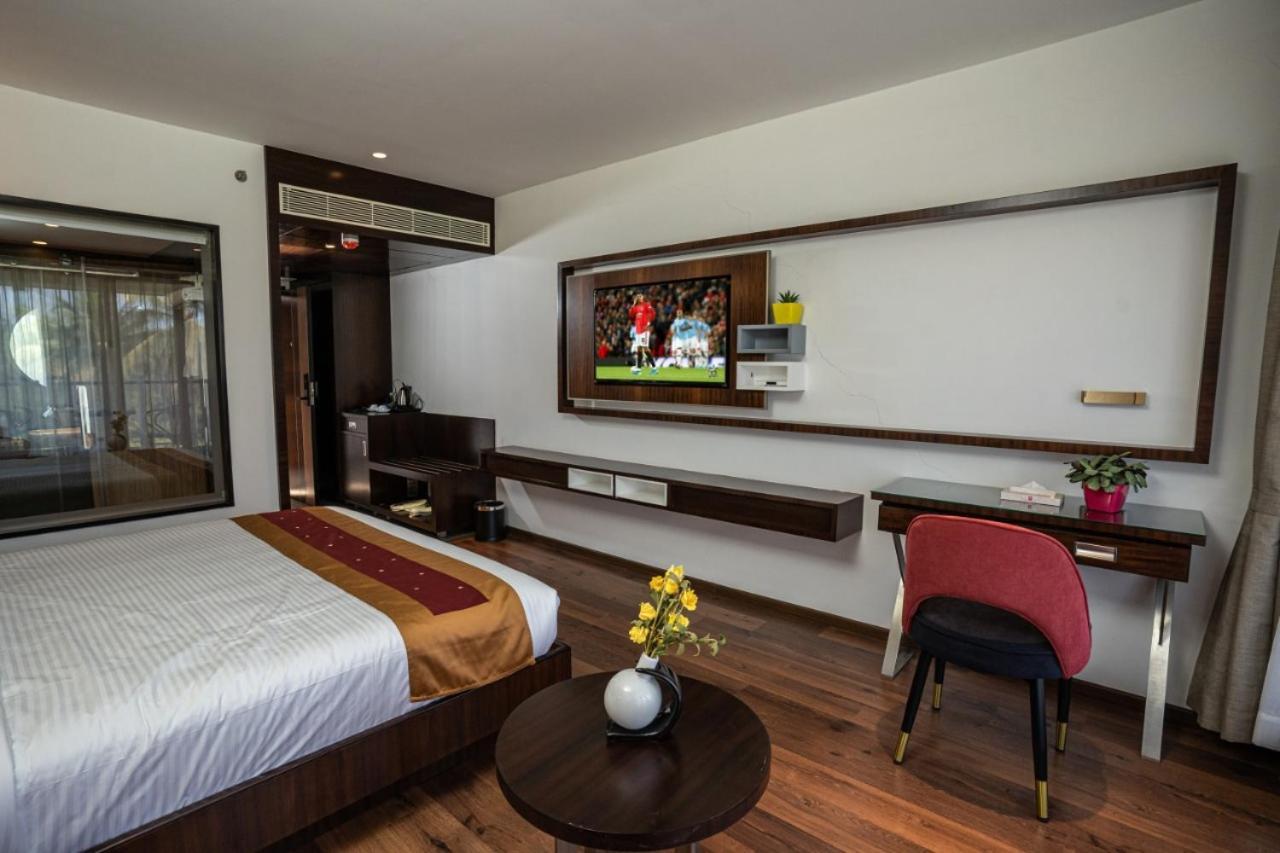 Saugandhika West Gate Hotel วายานาด ภายนอก รูปภาพ