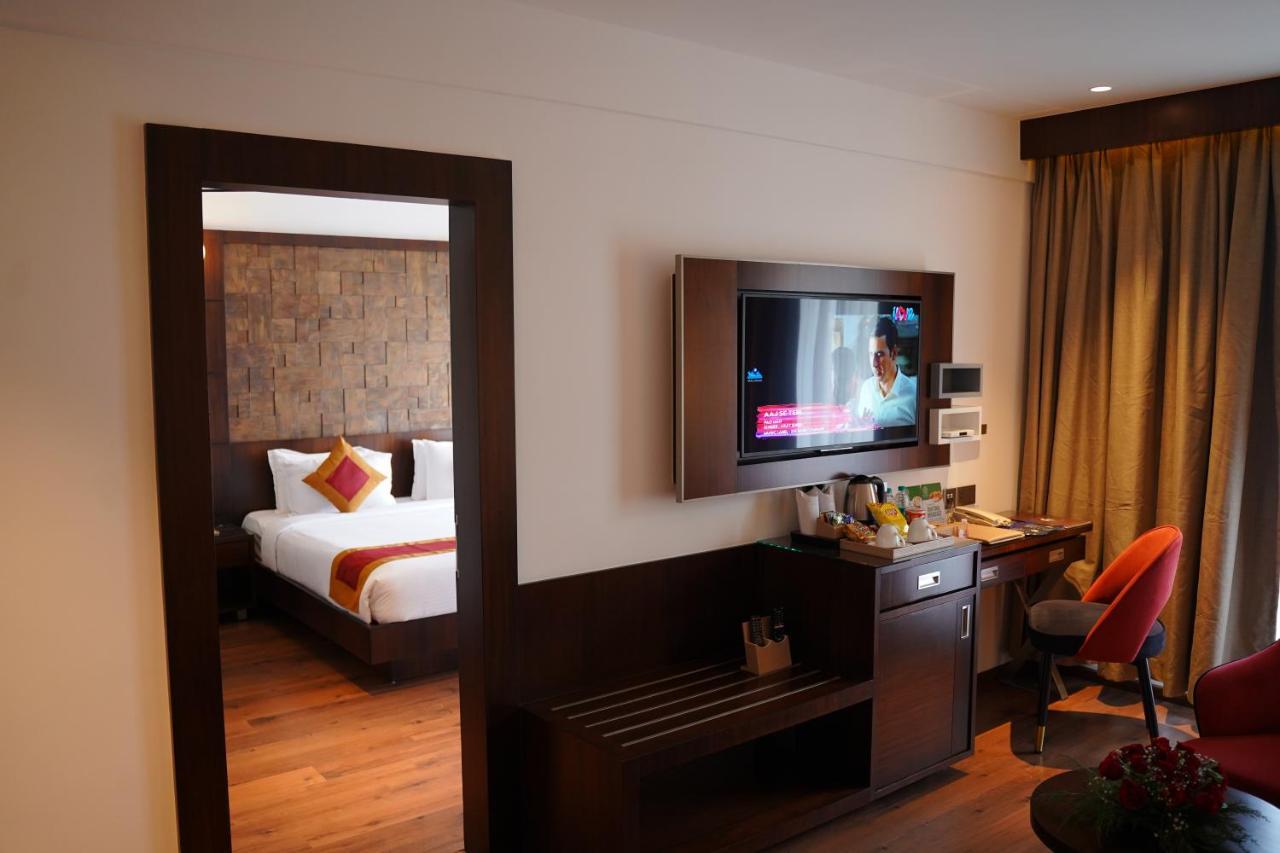 Saugandhika West Gate Hotel วายานาด ภายนอก รูปภาพ