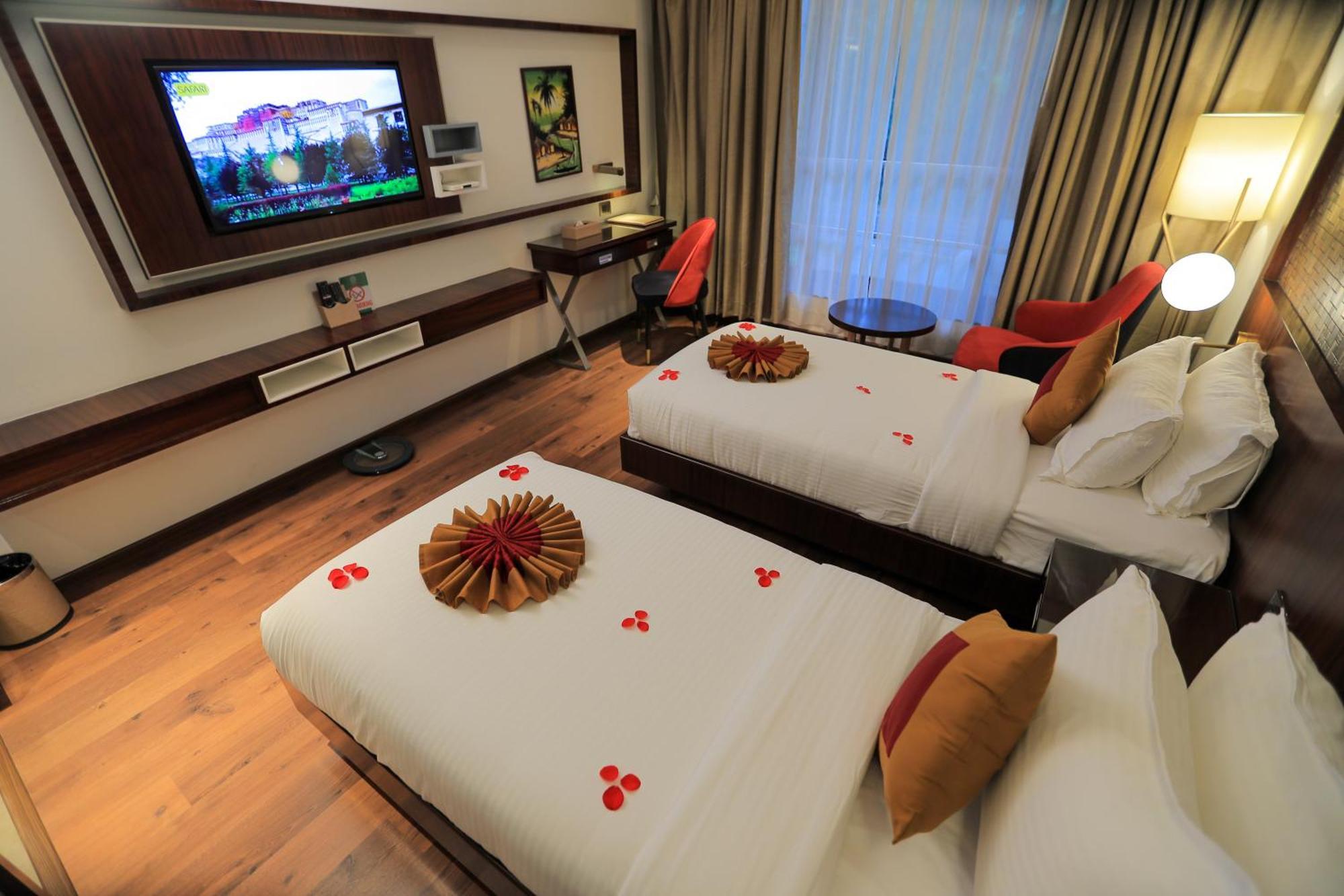 Saugandhika West Gate Hotel วายานาด ภายนอก รูปภาพ