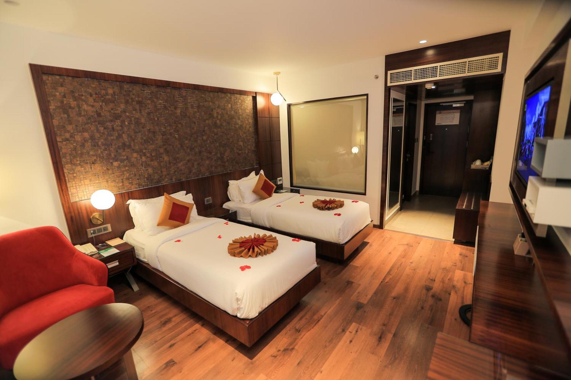 Saugandhika West Gate Hotel วายานาด ภายนอก รูปภาพ